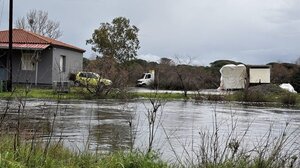 Βράχος απειλεί να πέσει σε σπίτια στο Κατάκολο