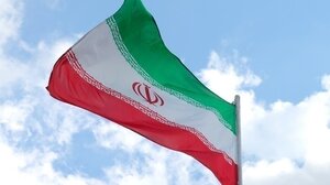 Το Ιράν στοχοθετεί τις περισσότερες μοναρχίες του Κόλπου, ως αντίποινα για την επίθεση HΠΑ και Ισραήλ