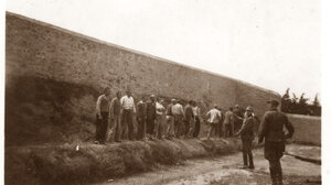 Υπ. Πολιτισμού: Διεκδικεί τα φωτογραφικά ντοκουμέντα από τους εκτελεσθέντες της Καισαριανής - Τι αναφέρει η ανακοίνωση