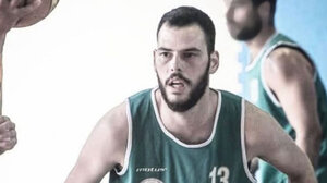 Διπλή τραγωδία για την οικογένεια του 33χρονου μπασκετμπολίστα που «κατέρρευσε» στο γήπεδο - Είχε σκοτωθεί σε τροχαίο ο αδελφός του