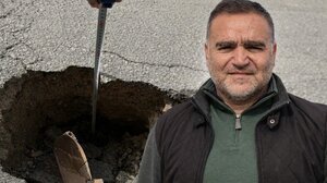 Γ. Σφακιανάκης: της λακκούβας το… κάγκελο και οι πολίτες περιμένουν στο ακουστικό τους - Βίντεο