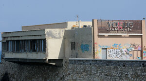 Διαφωνία των Αρχαιολόγων κρατά «παγωμένο» το Λιμενικό Περίπτερο - Επενδυτές υπάρχουν, αλλά το κτίριο καταρρέει