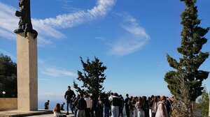 Μαθητές από το Λύκειο Γαζίου επισκέφθηκαν το Μουσείο Ολοκαυτώματος και τραγούδησαν τον εθνικό ύμνο στο Πανδημοτικό Μνημείο