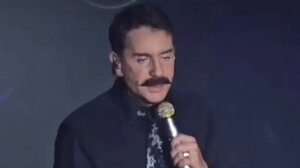 Γιώργος Μαζωνάκης: Επιστροφή στις πίστες με νέο look