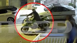 Θεσσαλονίκη: Θρασύτατοι ληστές έκλεψαν μηχανή μπροστά στα μάτια ιδιοκτήτριας 