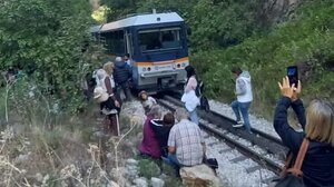 Αχαΐα: Δεκάδες επιβάτες εγκλωβισμένοι στον Οδοντωτό – Επενέβη η Πυροσβεστική