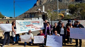 «Η θάλασσα της Παχιάς Άμμου δεν είναι χωματερή!»: Ειρηνική διαμαρτυρία στο Σταυρό Ακρωτηρίου