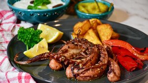 Χταπόδι ψητό με λαδολέμονο