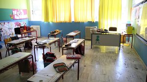 Κινητοποίηση για τον εκπαιδευτικό που κατηγορήθηκε ότι έπιασε μαθητή από τον λαιμό