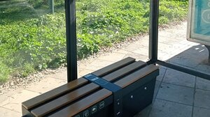 Ντρέπεσαι να... κάτσεις στη νέα στάση λεωφορείου!