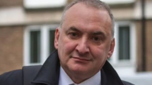 Βρετανία: Παραιτείται και ο γενικός γραμματέας της κυβέρνησης Στάρμερ