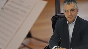 Από τα ρεπορτάζ στα ρεφρέν: Η άλλη πλευρά του γνωστού αθλητικογράφου!