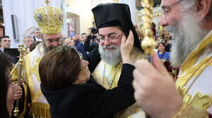 Το πιο "δυνατό" στιγμιότυπο στην τελετή χειροτονίας του νέου Μητροπολίτη Κυδωνίας και Αποκορώνου Τίτου