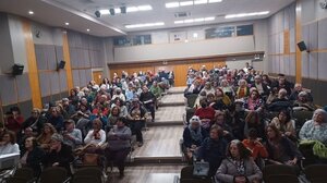 «Ποτέ δεν είναι αργά»: Πλήθος κόσμου στην εκδήλωση των συνταξιούχων για την Τεχνητή Νοημοσύνη 