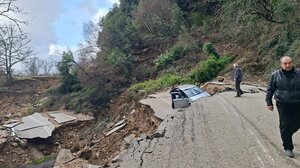 Προβλήματα από την κακοκαιρία σε μεγάλο μέρος της χώρας – Κατολισθήσεις και καταστροφές