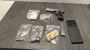 Σύλληψη 32χρονου στα Χανιά για ναρκωτικά και όπλα