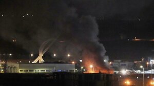 Το Ιράν δηλώνει έτοιμο για μακρύ «πόλεμο φθοράς», ενώ ο Τραμπ αναφέρει ότι η Τεχεράνη βρίσκεται «κοντά στην ήττα»