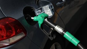 Έκτακτα μέτρα κατά της αισχροκέρδειας ανακοινώνει η κυβέρνηση: Δείτε live 