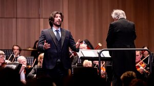 Μάνος Χριστοφακάκης: Ψάχνοντας τις νότες στα... δικόγραφα