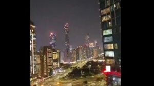 Νύχτα τρόμου με εκρήξεις σε Ντουμπάι και Άμπου Ντάμπι και ιρανικά αντίποινα στο Ισραήλ