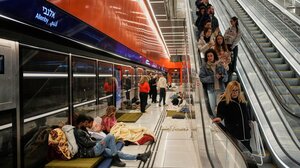 Σειρήνες ηχούν σε όλο το βόρειο Ισραήλ – Κύμα ιρανικών πυραυλικών επιθέσεων