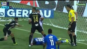 Σοβαρά επεισόδια με… 23 αποβολές σε γήπεδο της Βραζιλίας που μετατράπηκε σε ρινγκ - Βίντεο 