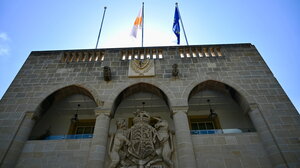 Κύπρος: «Πάγωμα» κρατήσεων αλλά η ζωή συνεχίζεται- Τι περιγράφει στο Cretalive κάτοικος του νησιού