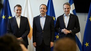 Τριμερής συνάντηση στην Κύπρο: Μηνύματα ενότητας από Μητσοτάκη, Χριστοδουλίδη και Μακρόν