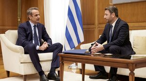 Πόλεμος στη Μέση Ανατολή: Συνάντηση Μητσοτάκη - Ανδρουλάκη το μεσημέρι της Τρίτης