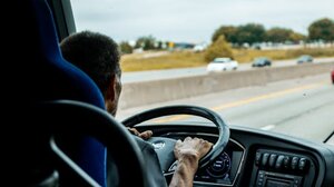 Καυγάδισε και απείλησε με οπλισμένο ψαροντούφεκο οδηγό λεωφορείου 