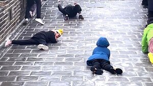 Σκηνές… παγοδρομίου στο Σινικό Τείχος 