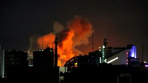 Το Ισραήλ σφυροκοπά ξανά την Τεχεράνη -Οι ΗΠΑ καλούν τους Αμερικανούς να εγκαταλείψουν 12 χώρες της Μ. Ανατολής