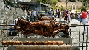 Με σύμμαχο τον καλό καιρό το ψήσιμο του οβελία στην Κρήτη