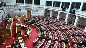 Να σταματήσουμε επιτέλους να φορτώνουμε τον Σταυρό του μαρτυρίου στον πολίτη