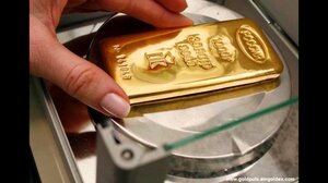 Λίγα κέρδη για τον χρυσό όσο κορυφώνεται η πολιτική αβεβαιότητα