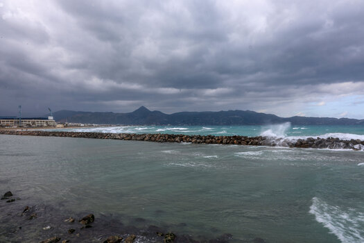 Σαρώνουν οι θυελλώδεις άνεμοι – Έφτασαν τα 122 km/h οι ριπές στην Κρήτη