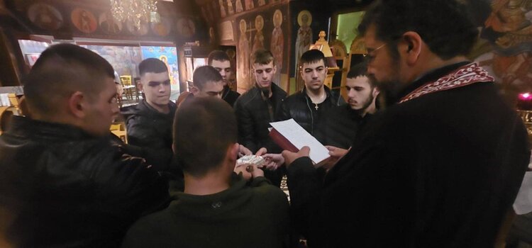 Πρώτα πήραν την ευχή του παπά-Ανδρέα και μετά παρουσιάστηκαν στον στρατό 