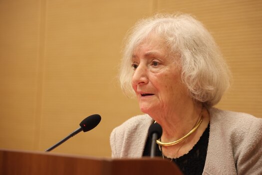 Για την Ασπασία Παπαδοπεράκη και το έργο της