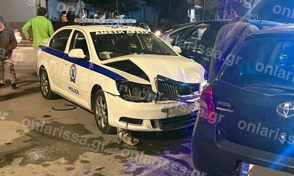 Σοβαρό τροχαίο με περιπολικό και 3 ακόμα αυτοκίνητα στη Λάρισα