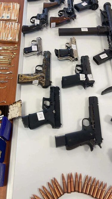 Όπλα, εκρηκτικά