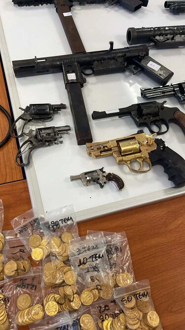 Οπλοστάσιο, Όπλα, εκρηκτικά