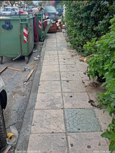 σκουπίδια, πεζοδρόμιο