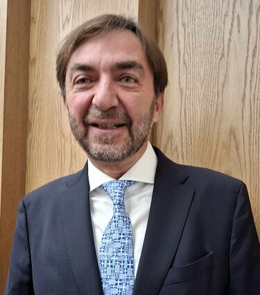 Αλεξάκης Γιώργος, Γραβάτα