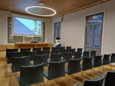 Εγκαίνια, Κτήριο, ΙΤΕ