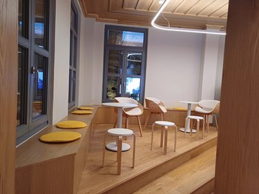 Εγκαίνια, Κτήριο, ΙΤΕ