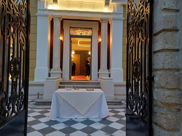 Εγκαίνια, Κτήριο, ΙΤΕ