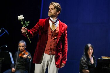 Δημήτρης Λάλος, παράσταση