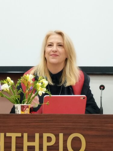 Η Ρένα Δούρου