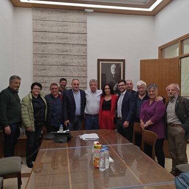 αρναουτακης κινημα δημοκρατίας