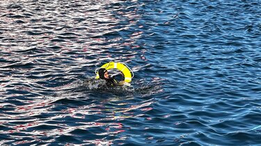 οχημα έπεσε στη θάλασσα στο Λιμάνι